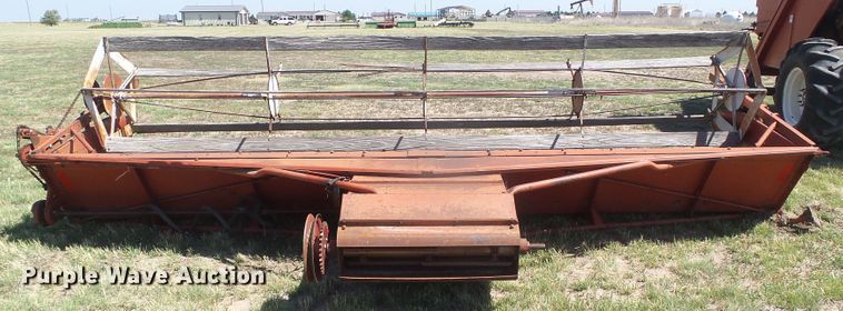 image for item DD0430 International 715 combine