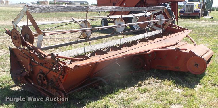 image for item DD0430 International 715 combine