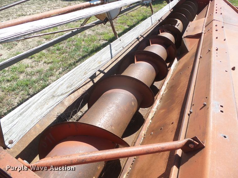 image for item DD0430 International 715 combine