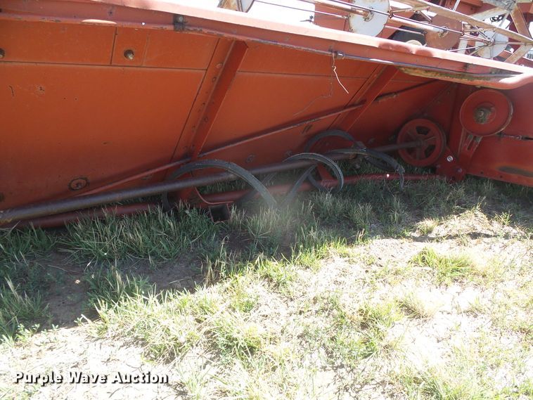 image for item DD0430 International 715 combine