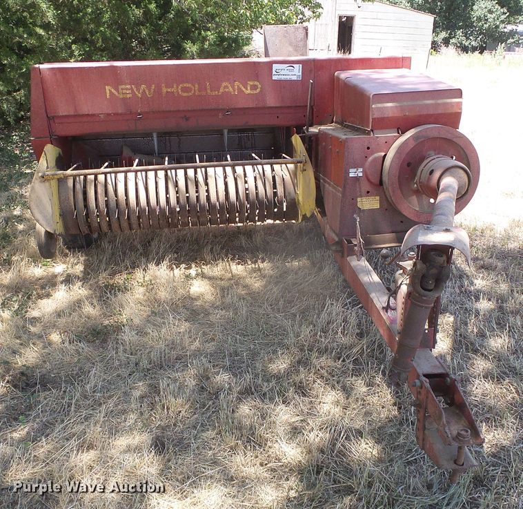 image for item DD0436 1976 New Holland 320  small square baler