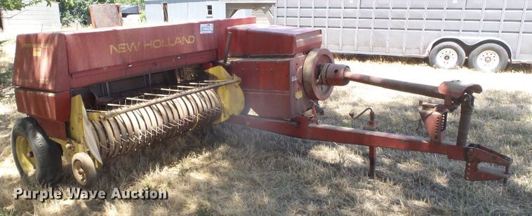 image for item DD0436 1976 New Holland 320  small square baler