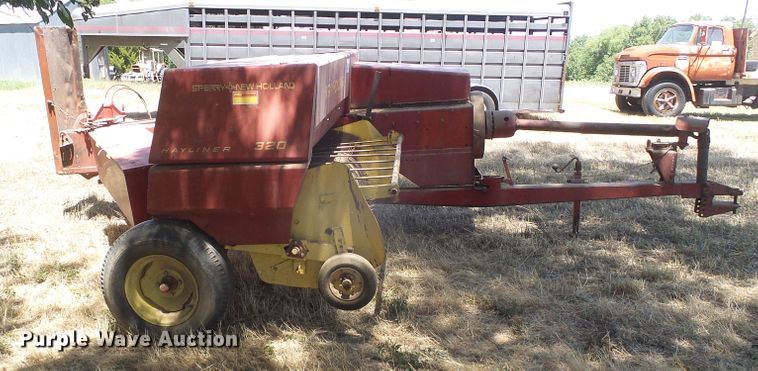 image for item DD0436 1976 New Holland 320  small square baler