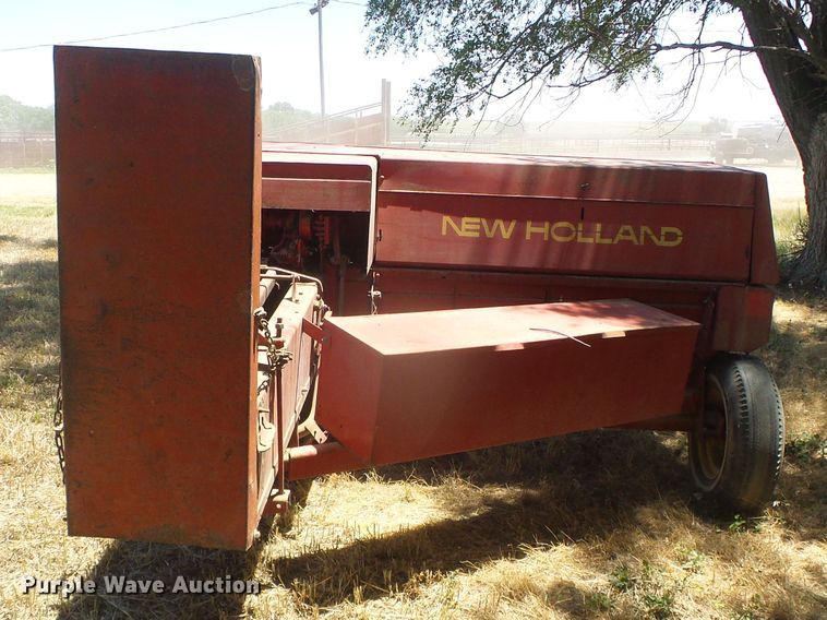 image for item DD0436 1976 New Holland 320  small square baler
