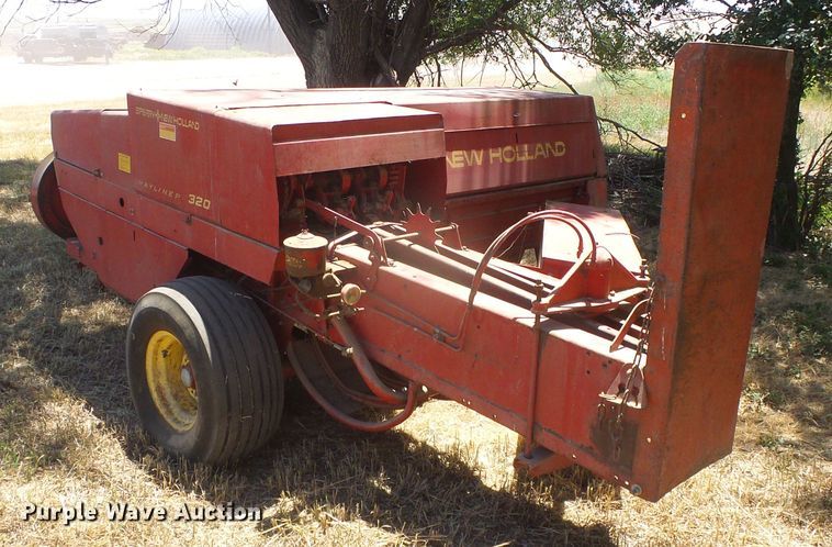 image for item DD0436 1976 New Holland 320  small square baler
