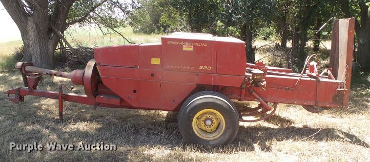 image for item DD0436 1976 New Holland 320  small square baler