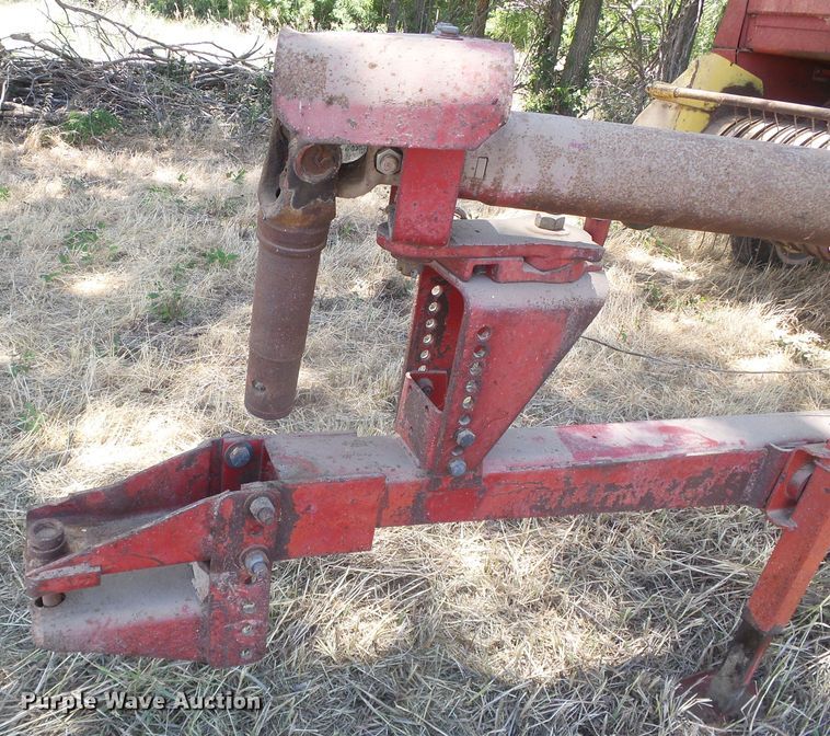 image for item DD0436 1976 New Holland 320  small square baler