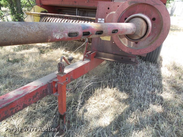 image for item DD0436 1976 New Holland 320  small square baler