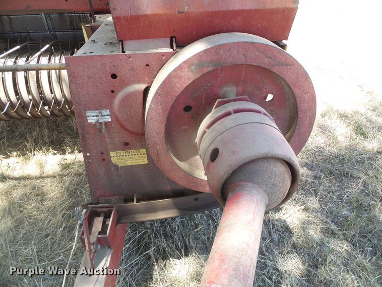 image for item DD0436 1976 New Holland 320  small square baler