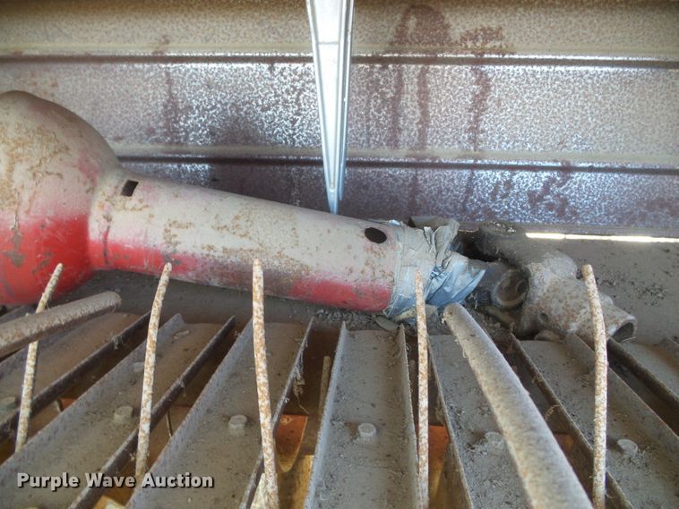 image for item DD0436 1976 New Holland 320  small square baler