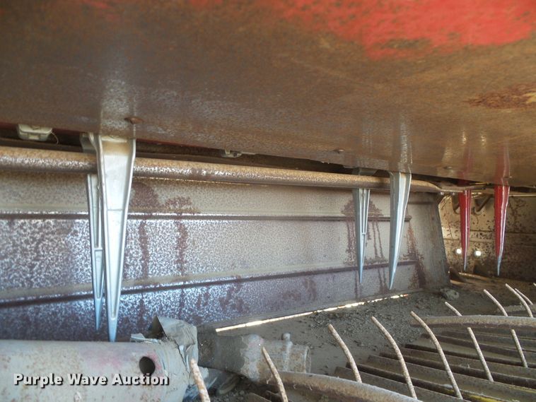 image for item DD0436 1976 New Holland 320  small square baler