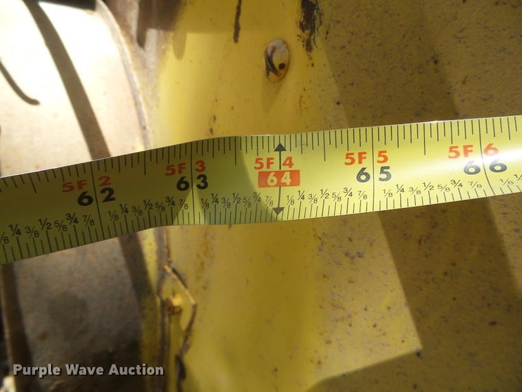 image for item DD0436 1976 New Holland 320  small square baler