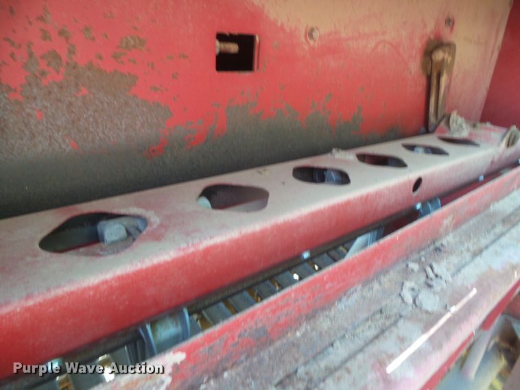 image for item DD0436 1976 New Holland 320  small square baler