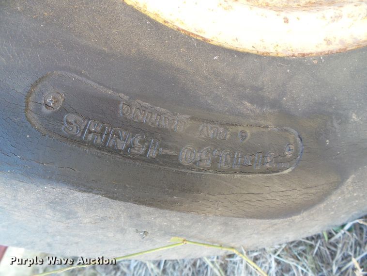 image for item DD0436 1976 New Holland 320  small square baler