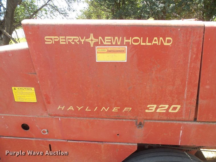 image for item DD0436 1976 New Holland 320  small square baler