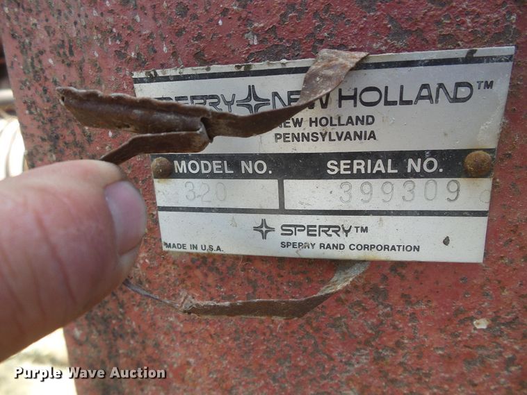 image for item DD0436 1976 New Holland 320  small square baler