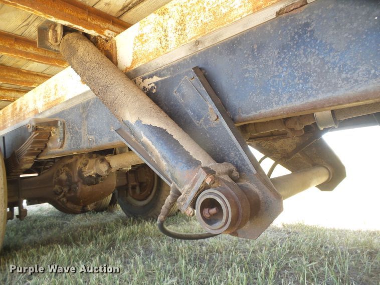 image for item DD0438 1964 Ford N750  dump flatbed truck