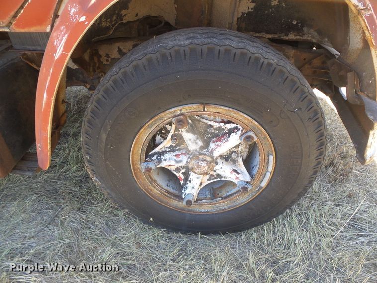 image for item DD0438 1964 Ford N750  dump flatbed truck