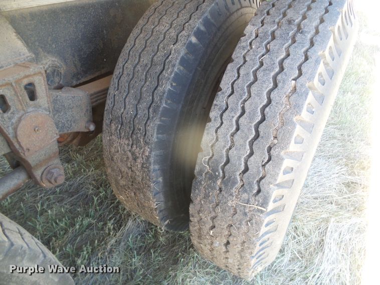 image for item DD0438 1964 Ford N750  dump flatbed truck