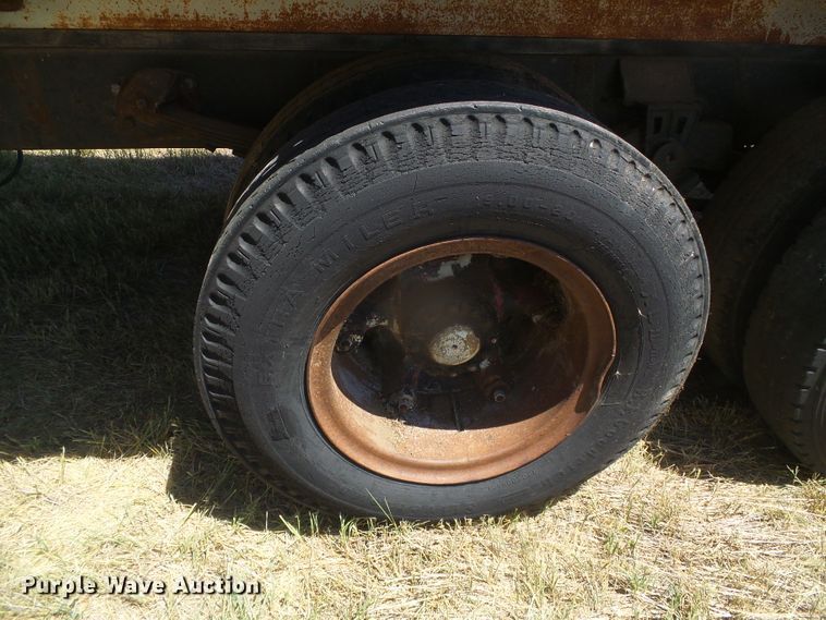 image for item DD0438 1964 Ford N750  dump flatbed truck