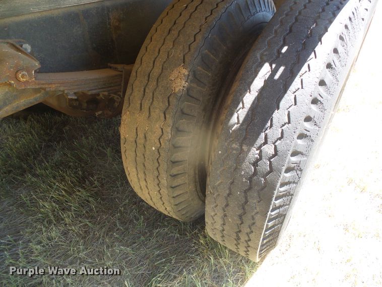 image for item DD0438 1964 Ford N750  dump flatbed truck