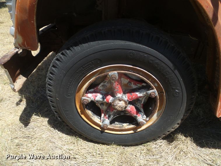 image for item DD0438 1964 Ford N750  dump flatbed truck