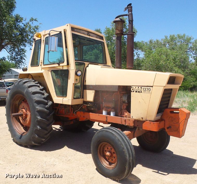 image for item DD0441 1973 Case 1370  tractor