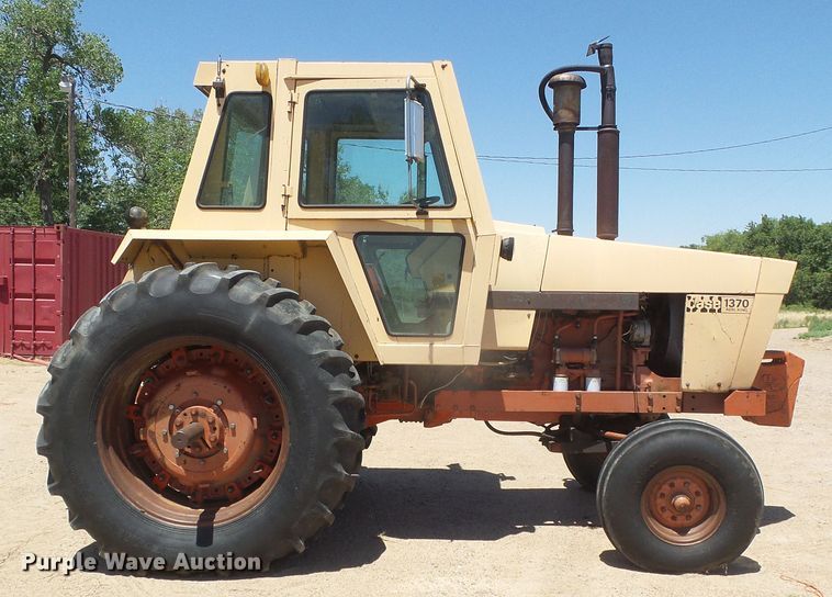 image for item DD0441 1973 Case 1370  tractor