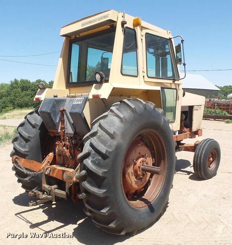 image for item DD0441 1973 Case 1370  tractor