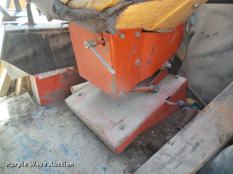 image for item DD0441 1973 Case 1370  tractor