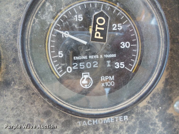 image for item DD0441 1973 Case 1370  tractor