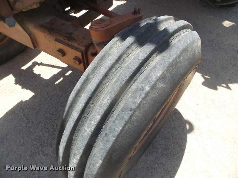 image for item DD0441 1973 Case 1370  tractor