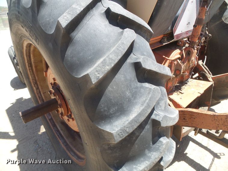 image for item DD0441 1973 Case 1370  tractor