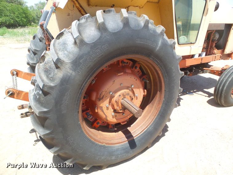 image for item DD0441 1973 Case 1370  tractor