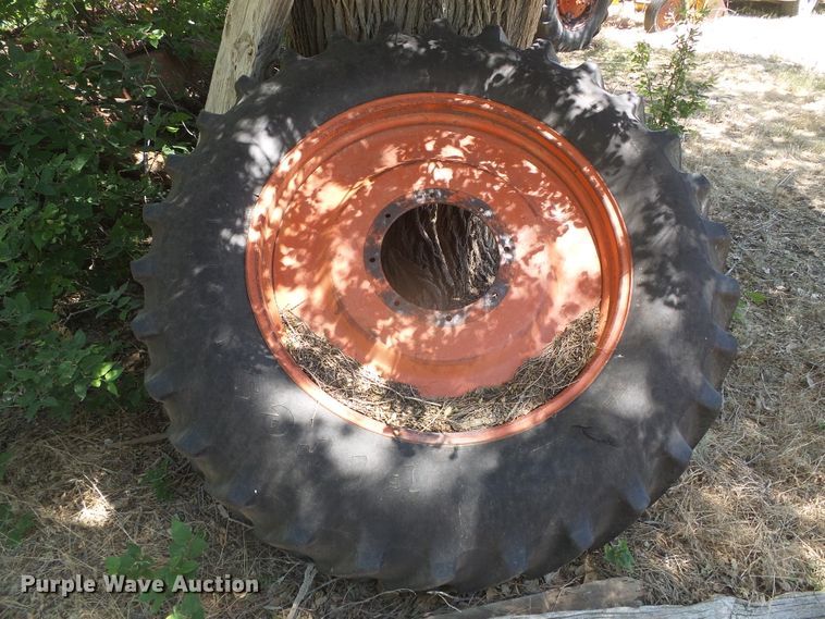 image for item DD0441 1973 Case 1370  tractor