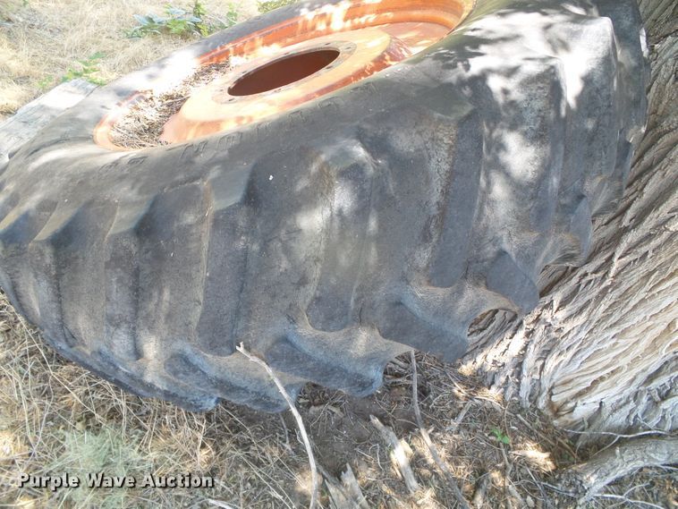 image for item DD0441 1973 Case 1370  tractor