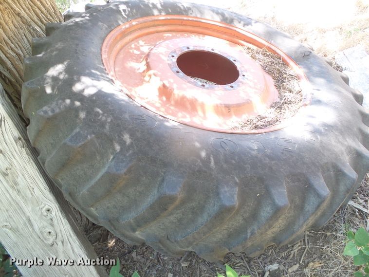 image for item DD0441 1973 Case 1370  tractor