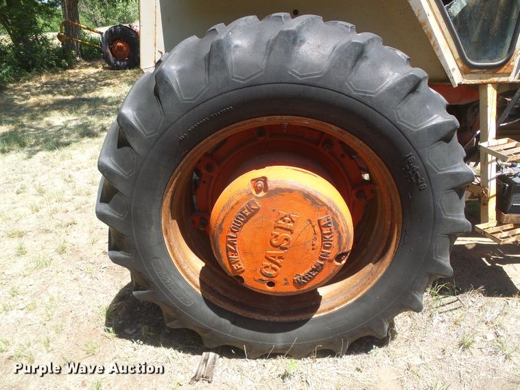 image for item DD0444 1970 Case 970  tractor