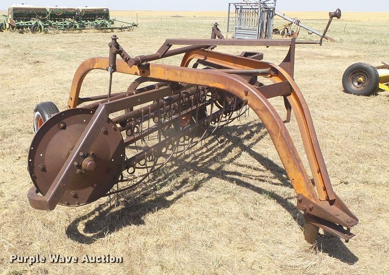 image for item DD0446 New Idea hay rake