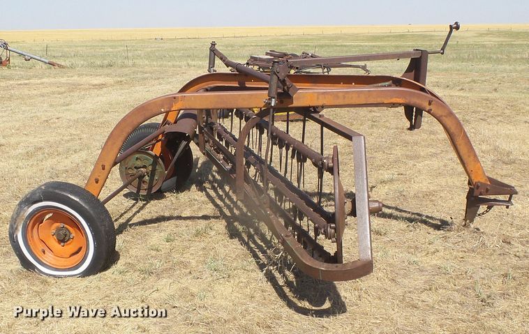 image for item DD0446 New Idea hay rake