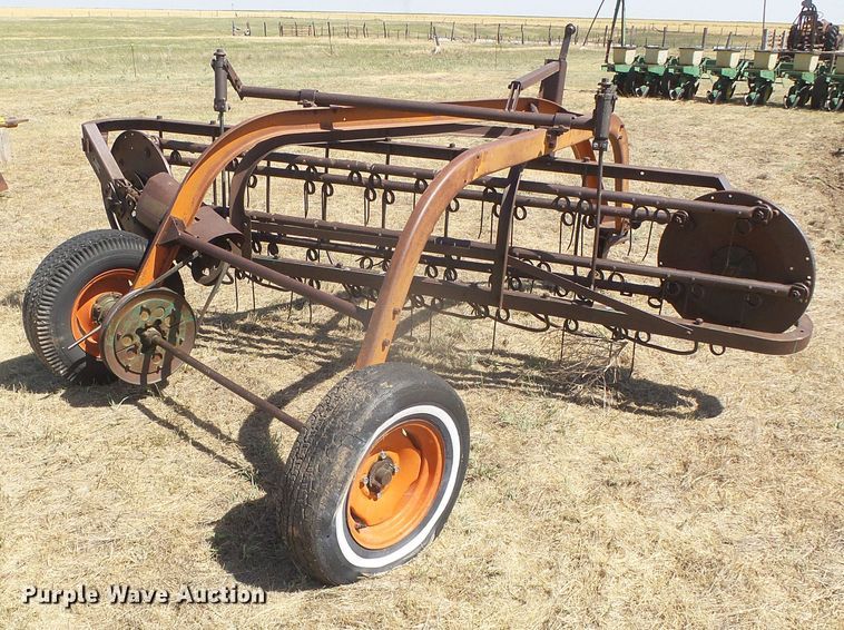 image for item DD0446 New Idea hay rake