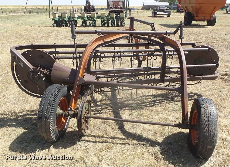 image for item DD0446 New Idea hay rake