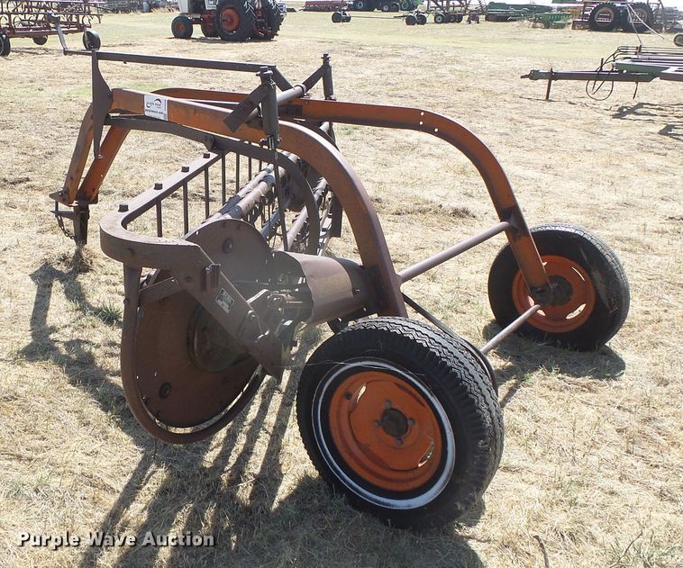 image for item DD0446 New Idea hay rake