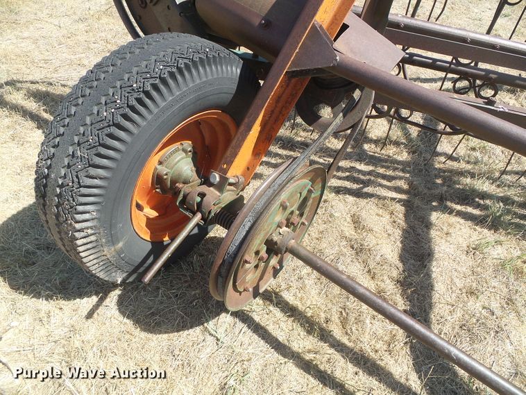 image for item DD0446 New Idea hay rake