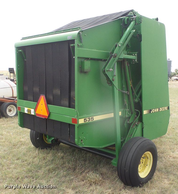 image for item DD0451 1991 John Deere 535  round baler