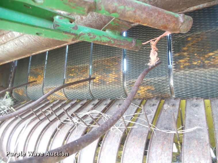 image for item DD0451 1991 John Deere 535  round baler