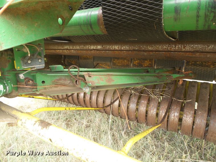 image for item DD0451 1991 John Deere 535  round baler