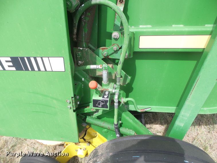 image for item DD0451 1991 John Deere 535  round baler