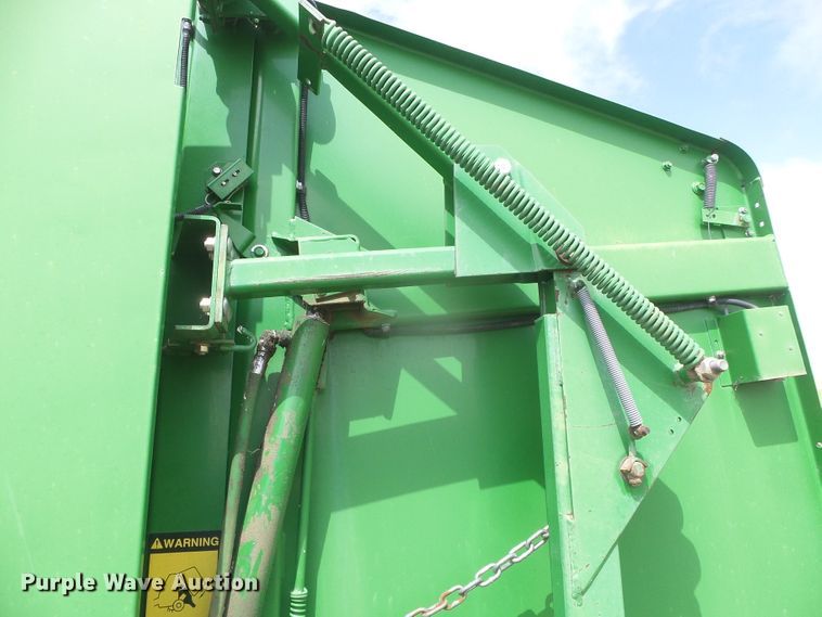 image for item DD0451 1991 John Deere 535  round baler