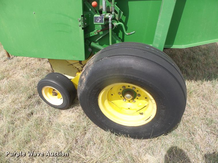 image for item DD0451 1991 John Deere 535  round baler